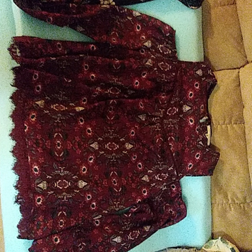 Two ladies Rewind blouses.. Size XL - Picture 8 of 8